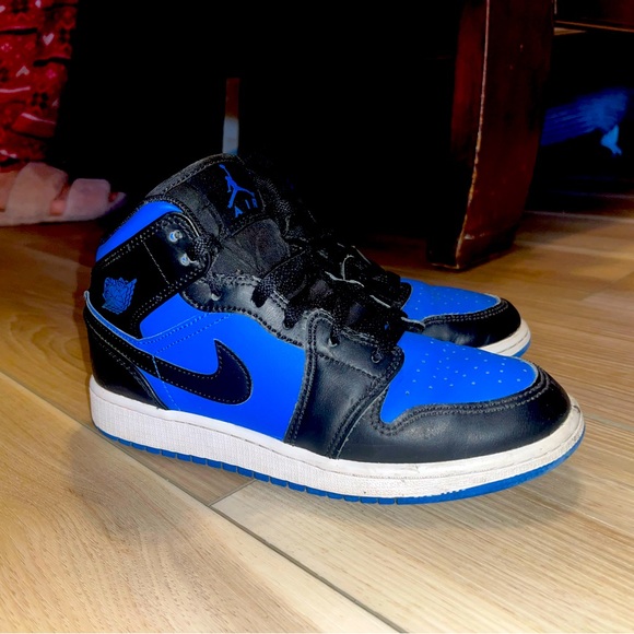 Jordan Royal blue mid, size Used not much and color blue